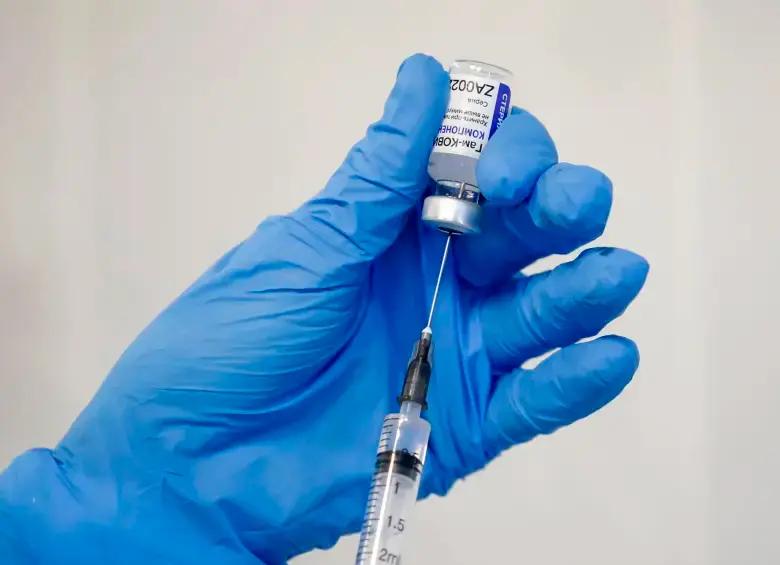 Gobierno expidió Conpes para producir vacunas; ¿irá más allá de los globos de Petro?