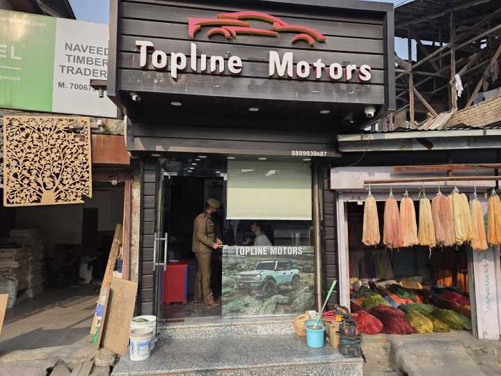 Srinagar Police Expands Inspection Drive Beyond Hospitals; Search Fertiliser Shops, Car Dealers