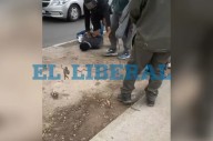 VIDEO. Un sujeto intentó robar a una mujer y fue capturado y golpeado por los transeúntes