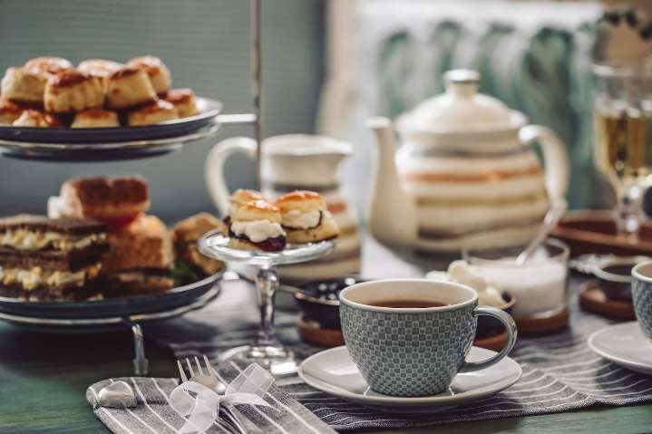 Miss Manners: Is using fingers to eat pastry ‘not done’ at a traditional fancy tea service?
