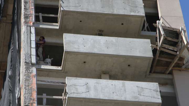 Inversión frenada: Caída de ventas en dos sectores clave