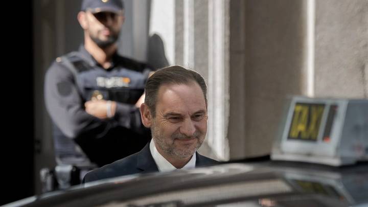 Ábalos dice que, según le contaron "fuentes presenciales", Sánchez se reunió con Otegi