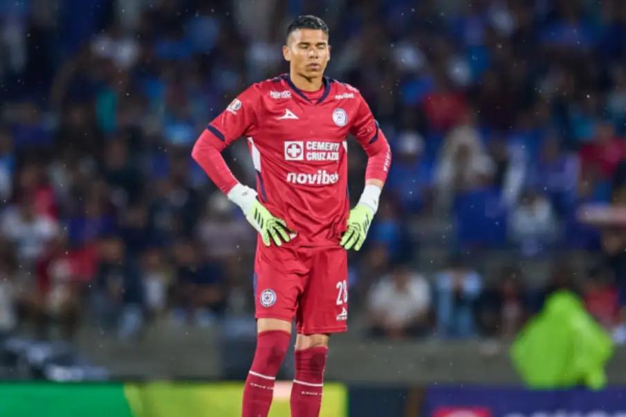 Kevin Mier fuera seis meses tras fractura en tibia