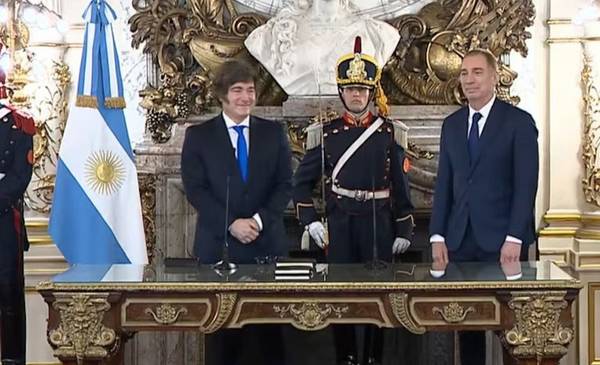 Milei le tomó juramento a Diego Santilli como ministro del Interior