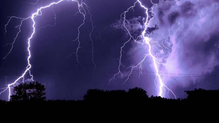 "¿Dónde estará el alboroto?": Advierten probables tormentas eléctricas y granizos para el centro y sur de Chile