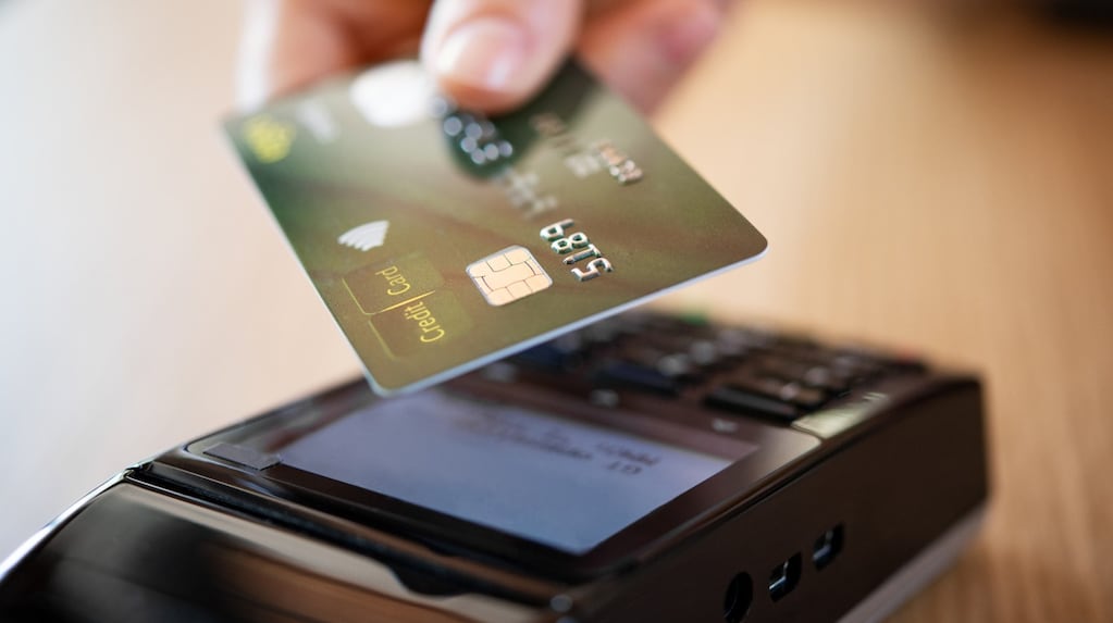 Las deudas de las familias llegaron a un máximo histórico, impulsadas por préstamos personales, de tarjetas y prendarios UVA