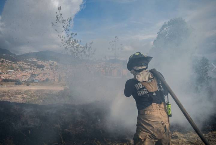 Vigilancia sobre incendios forestales en varias regiones de Colombia