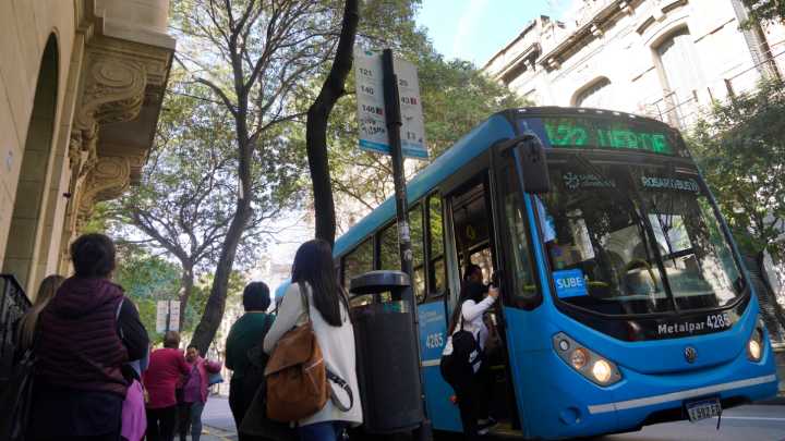 Transporte urbano: Javkin pidió que le extiendan la facultad para fijar el precio del boleto