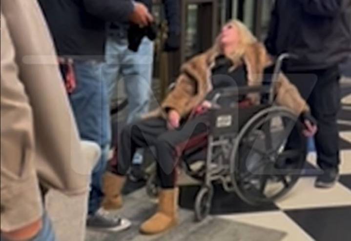 "Fue muy aterrador". Una actriz de American Pie fue retirada en silla de ruedas de un bar y denunció que fue drogada