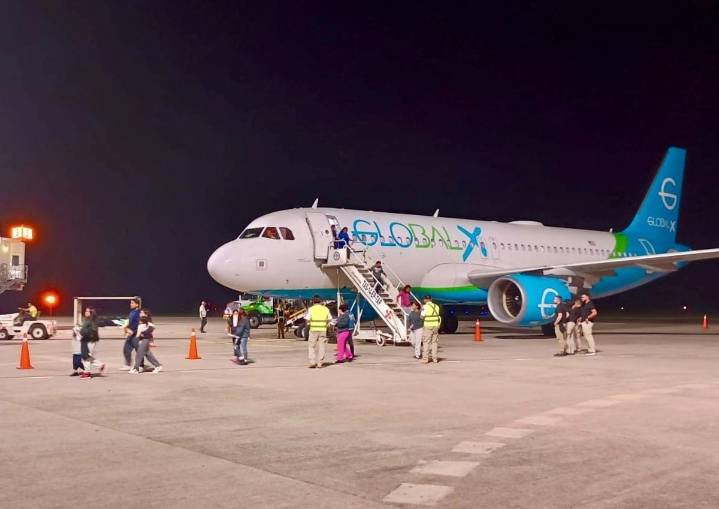 EU deporta a 225 mexicanos; arriban al Aeropuerto Internacional Tapachula