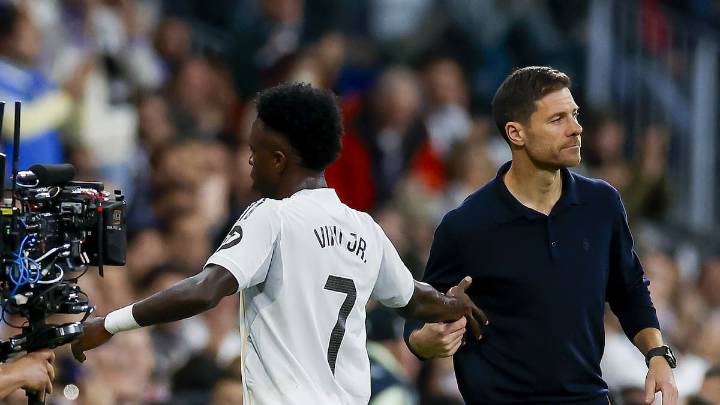 De fallar un penalti a su saludo a Xabi Alonso: así ha sido el regreso de Vinicius al Santiago Bernabéu tras su gran enfado