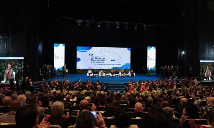 Presidente Maduro encabeza los XX Pemios Nacionales de Ciencia
