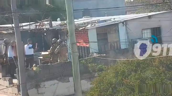 Un hombre fue detenido en Córdoba tras agredir a su pareja y atrincherarse en una habitación