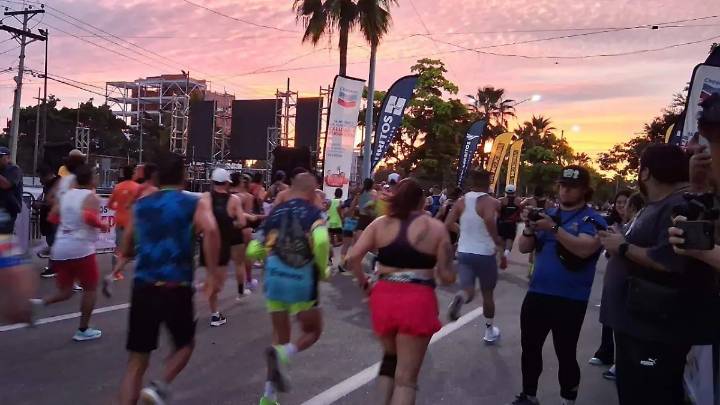 Gran Maratón Mazatlán 2025 arranca al amanecer con más de 6 mil corredores