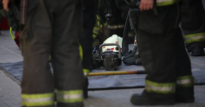 Incendio afecta a cité en Estación Central: vecinos debieron ser evacuados