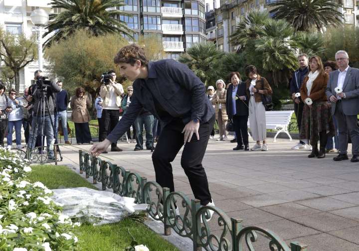Insausti celebra que todos los partidos de Donostia se unan en el Día de la Memoria: «Eso garantiza un futuro en paz»