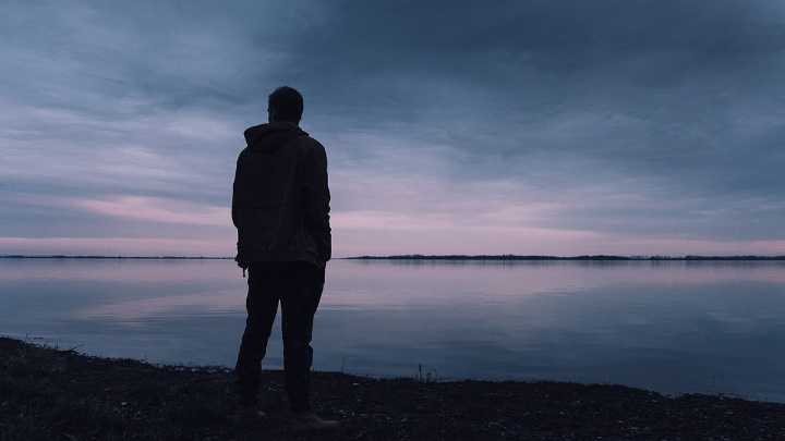 Días cortos, ánimos bajos: alertan por trastorno estacional