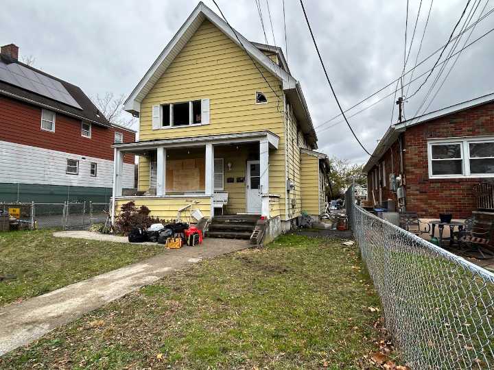 Fire at home on Staten Island prompts FDNY response