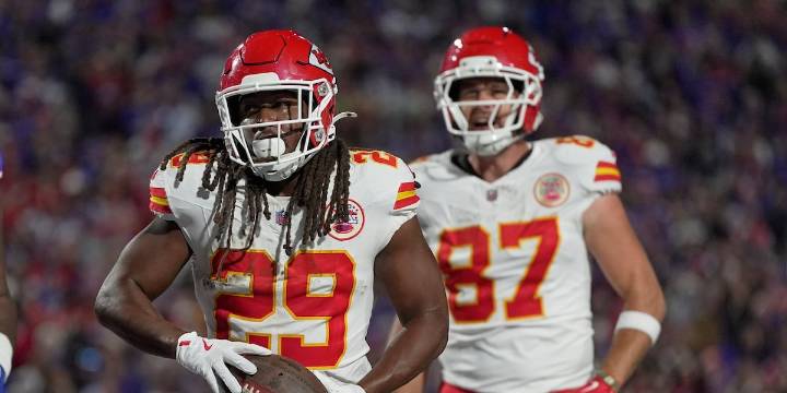 Mahomes comes home to Texas as playoff-chasing Chiefs and Cowboys meet on Thanksgiving