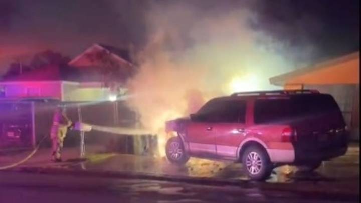 Arde camioneta de ‘La Gordiloca’ en Laredo; influencer transmite incendio en vivo