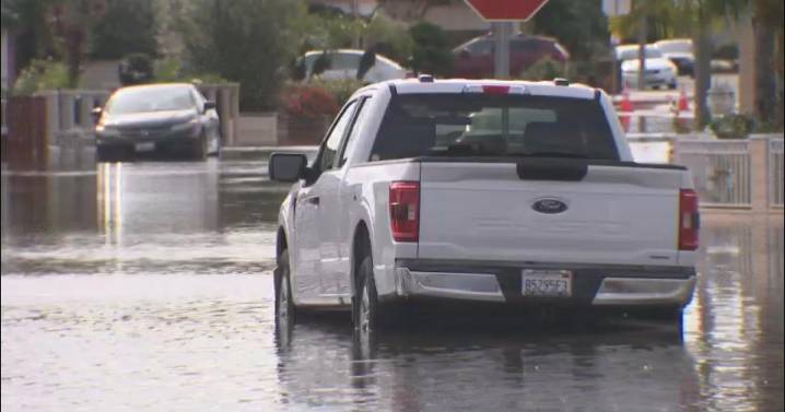Heavy rainfall causes flooding in Orange County neighborhoods