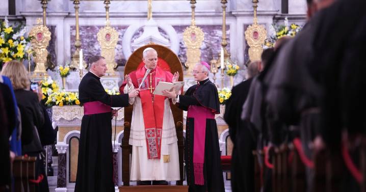Pope Leo XIV gets warm welcome from Turkey's Catholics on first foreign trip