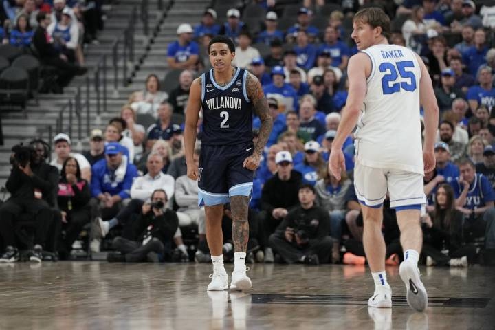 Deadspin | Villanova drops 94 points on Queens as Kevin Willard notches first Wildcats win