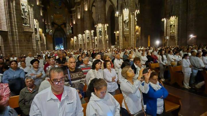 Miles se reúnen en Zamora para pedir paz y justicia tras el asesinato de Carlos Manzo
