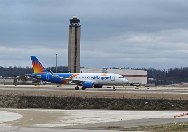 Allegiant Air pilots to picket at 22 airports, including Pittsburgh International