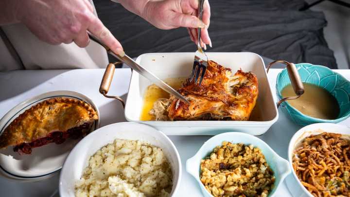 A Thanksgiving meal with strangers? Woman continues tradition.