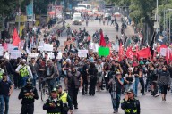 Marcha juvenil por la paz: policías encapsulan a manifestantes en Centro Histórico