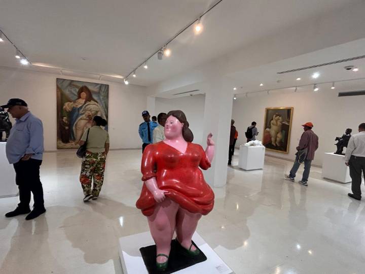 Valencianos celebran reinauguración del MUVA con siete fascinantes exposiciones