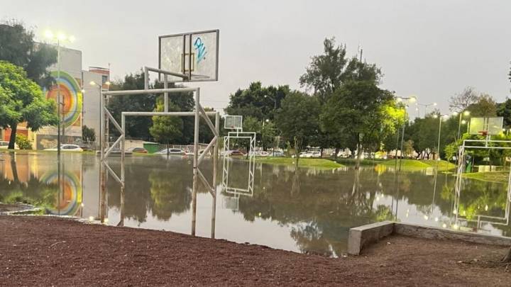 Mega fuga de agua en Iztapalapa afecta al menos a seis colonias