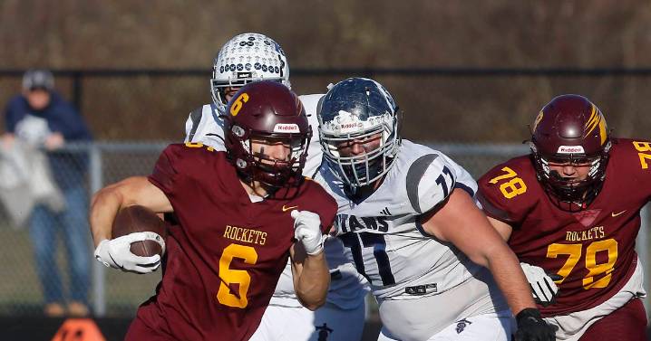 Richmond-Burton, Hunter Carley find big plays to get past Monmouth