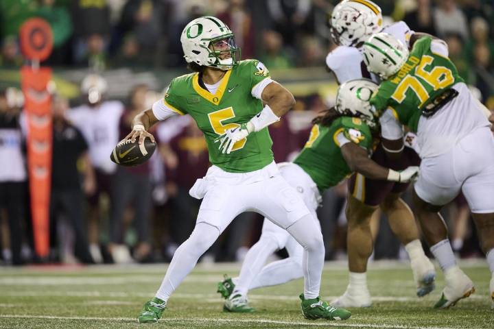 Deadspin | No. 8 Oregon runs, throws all over Minnesota in win