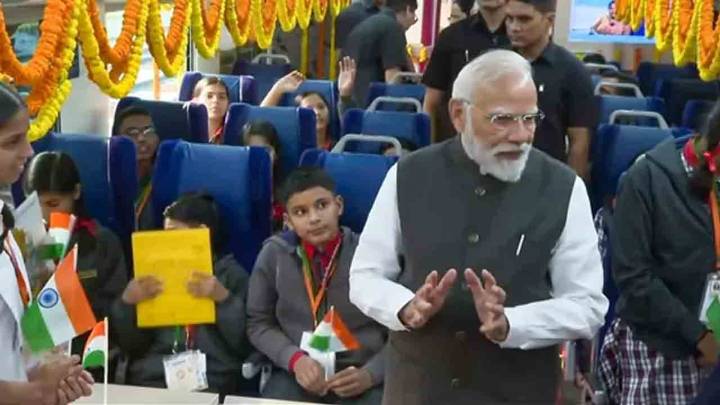 PM Modi Interacts With Students Abroad Vande Bharat
