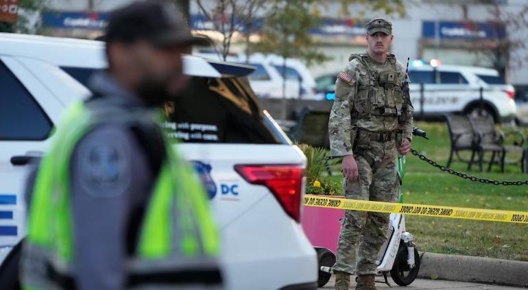 Balearon a dos miembros de la Guardia Nacional cerca de la Casa Blanca🎦