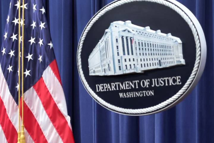 Kristi Noem dio la orden final para deportar a venezolanos a El Salvador, pese a la oposición de un juez