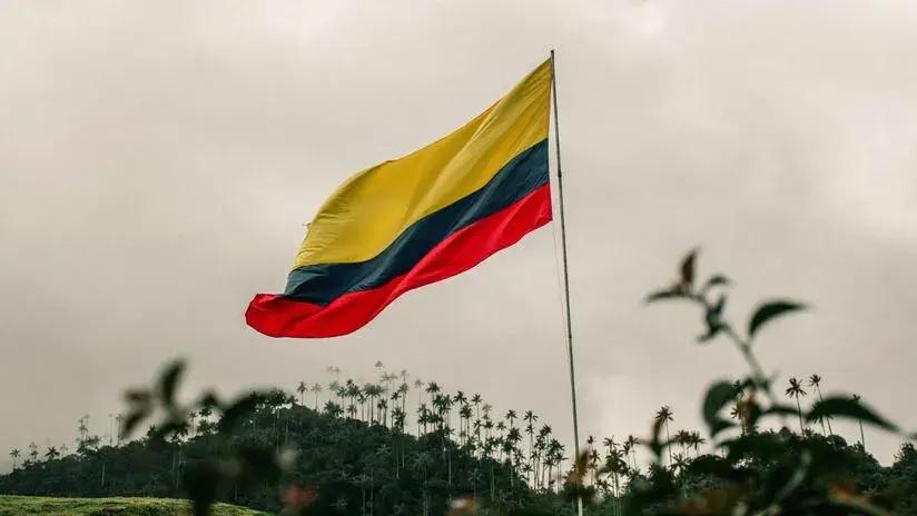 Senador colombiano sale ileso de atentado perpetrado en una zona de presencia guerrillera