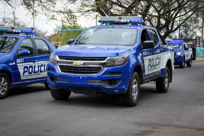 Un conductor de una aplicación de viajes golpeó a un pasajero: el hombre quedó internado
