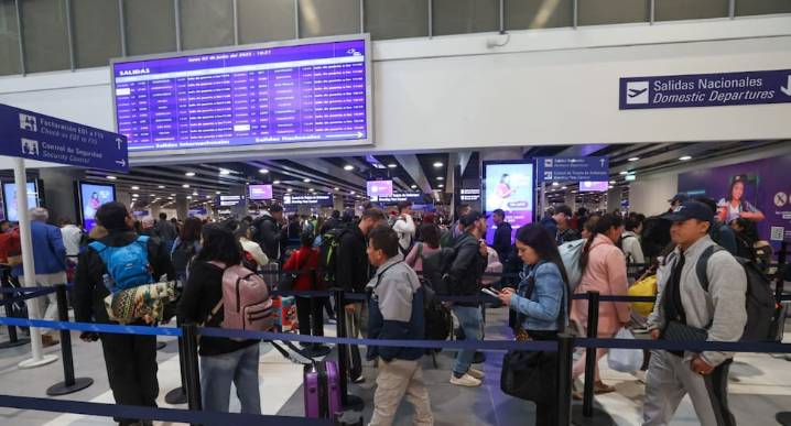 IATA plantea salida para evitar cobro de TUUA: ampliar concesión del aeropuerto por solo un año l TUUA de transferencia