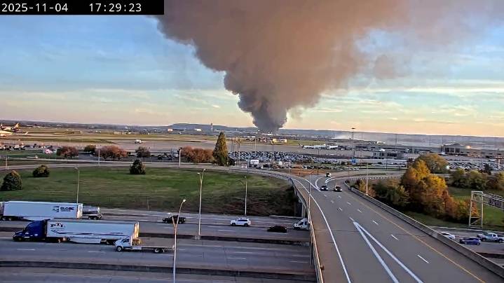 Emergency crews responding to reported plane crash near SDF