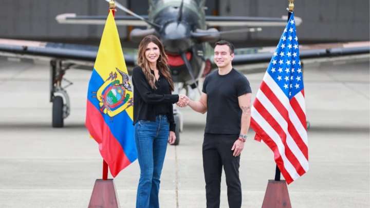 Instalarán base militar de EEUU en Ecuador: Noboa recibe a Kristi Noem
