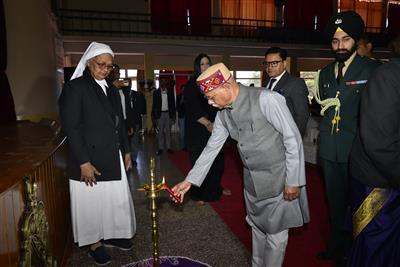 Governor urges students to become agents of social change