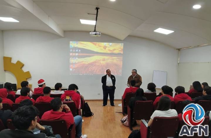 Informa la FGE a estudiantes sobre denuncias y apoyo institucional