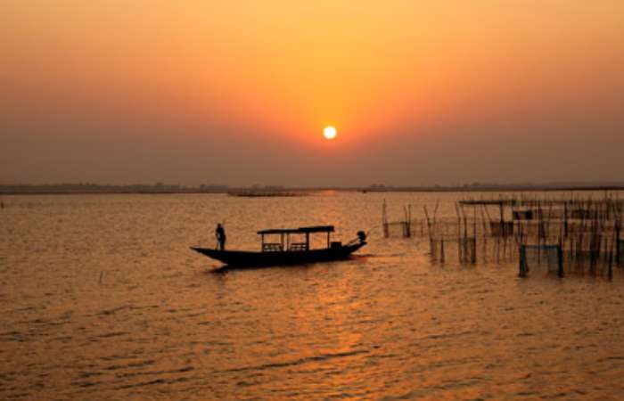 Over 50 Rescued After Boat Stalls in Chilika