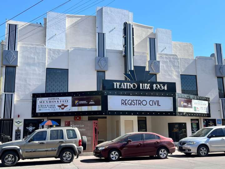 Quince millones de pesos en renta del Cine Lux y aún no se muda el Registro Civil