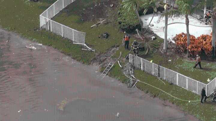 Small plane crashes in Coral Springs neighborhood