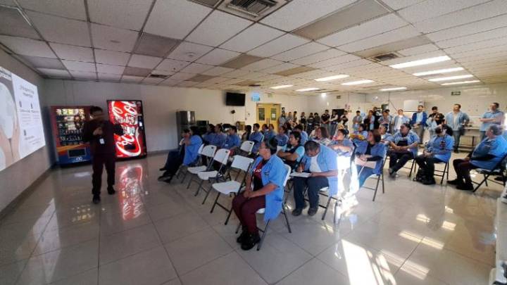 Capacitan a trabajadores de maquila sobre riesgos del alcoholismo