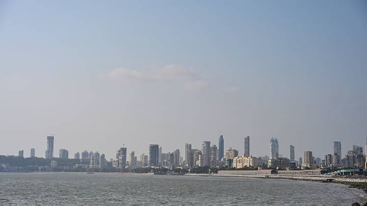Mumbai Weather Update: City Wakes Up To Sunny Skies, Filled With Smog; AQI Remains Unhealthy At 263, Wadala & Malad Breathe Severely Worse Air